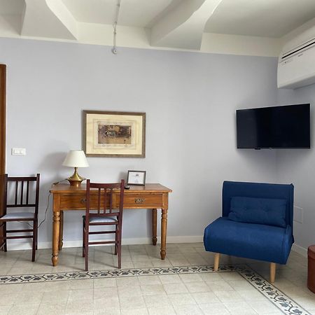 Апартаменты I Mezzanini Di Palazzo Bonaccorsi Милаццо Экстерьер фото